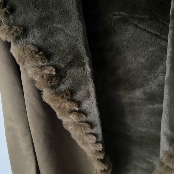 Loven Token Valentina Faux Fur Jacket - Picture 6 of 8